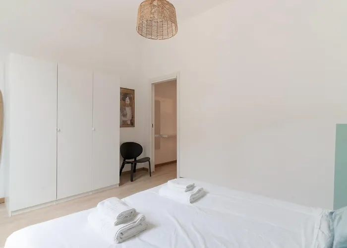 Guesthost - Porta Garibaldi White Flats